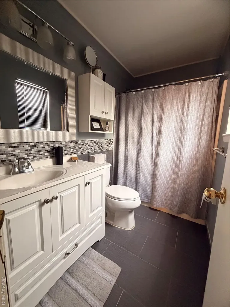 2712 Schleigel Boulevard Amityville NY 11701
