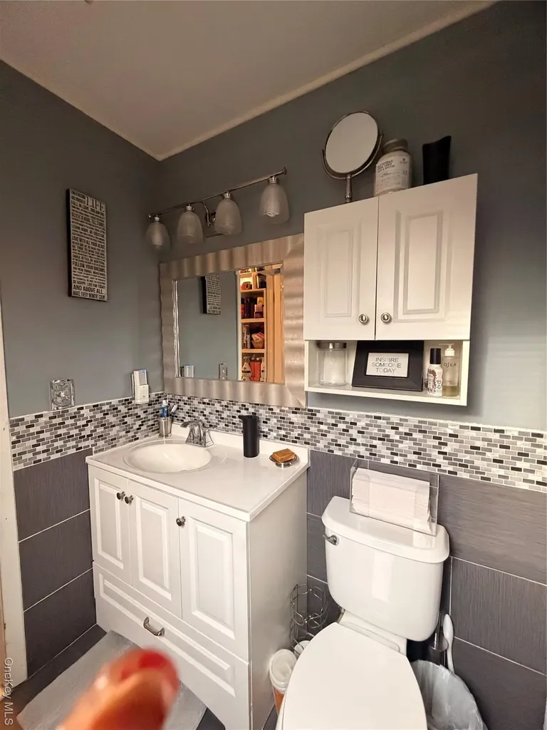 2712 Schleigel Boulevard Amityville NY 11701