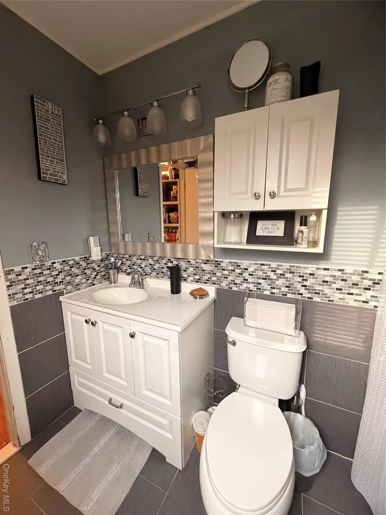 2712 Schleigel Boulevard Amityville NY 11701