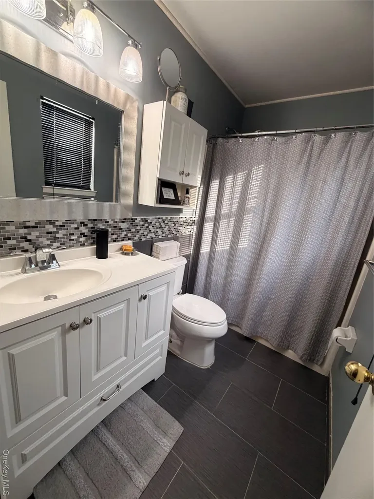 2712 Schleigel Boulevard Amityville NY 11701