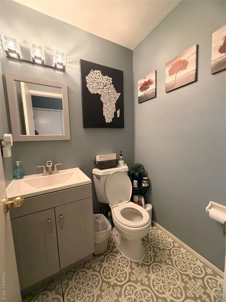2712 Schleigel Boulevard Amityville NY 11701