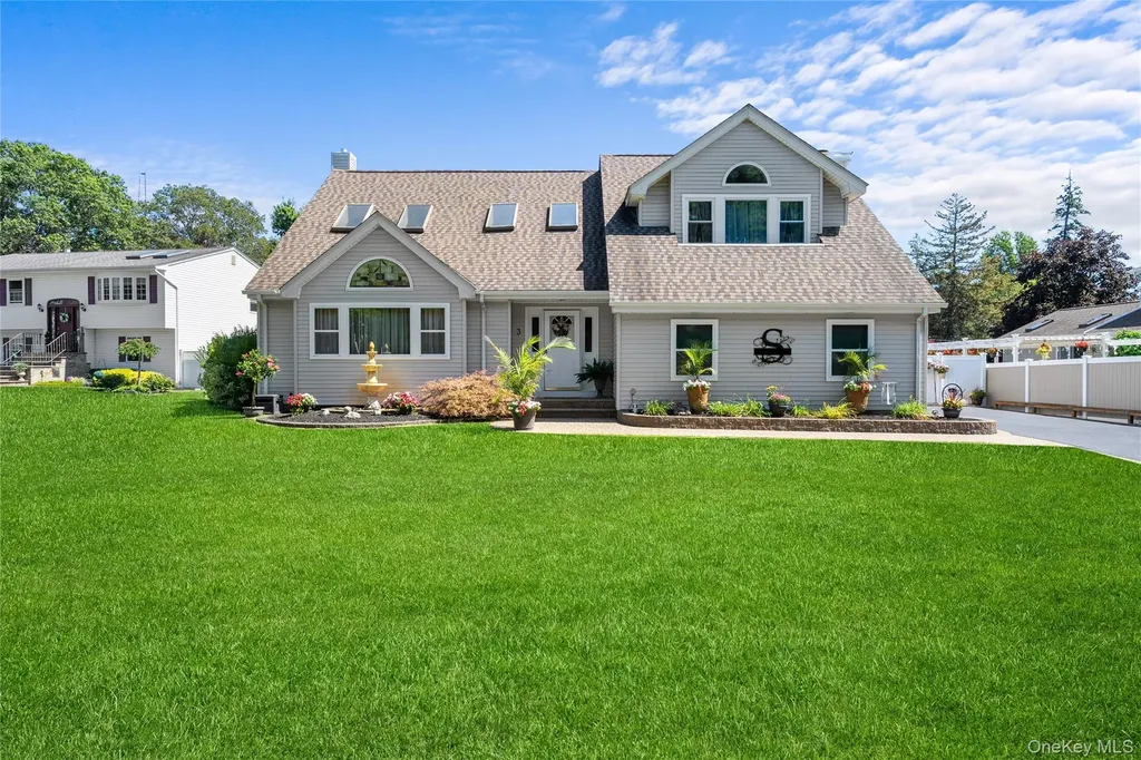 3 Crystal Brook Court Islip NY 11751
