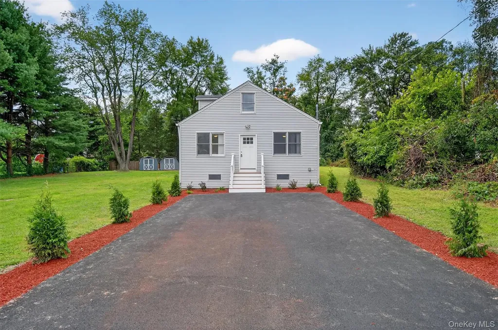 85 Holloran Road New Windsor NY 12553