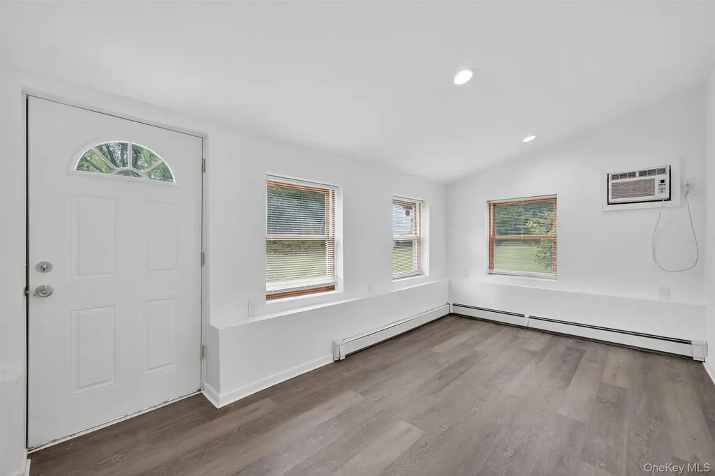 85 Holloran Road New Windsor NY 12553