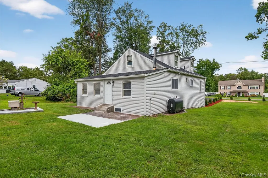 85 Holloran Road New Windsor NY 12553