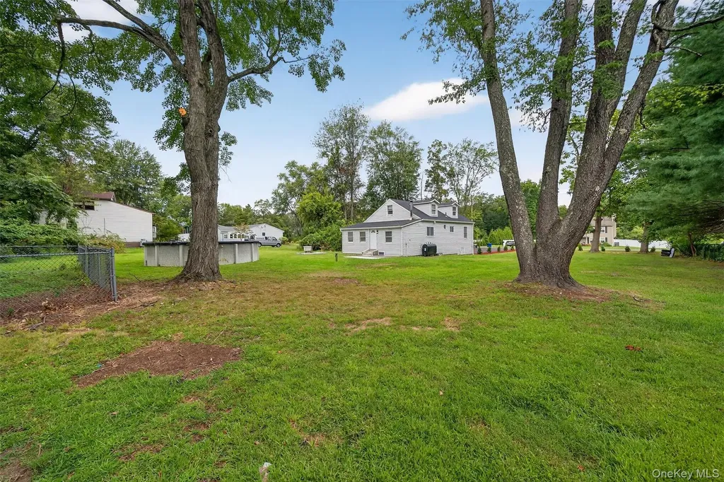 85 Holloran Road New Windsor NY 12553