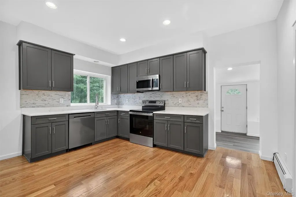 85 Holloran Road New Windsor NY 12553