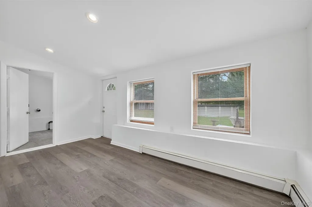 85 Holloran Road New Windsor NY 12553