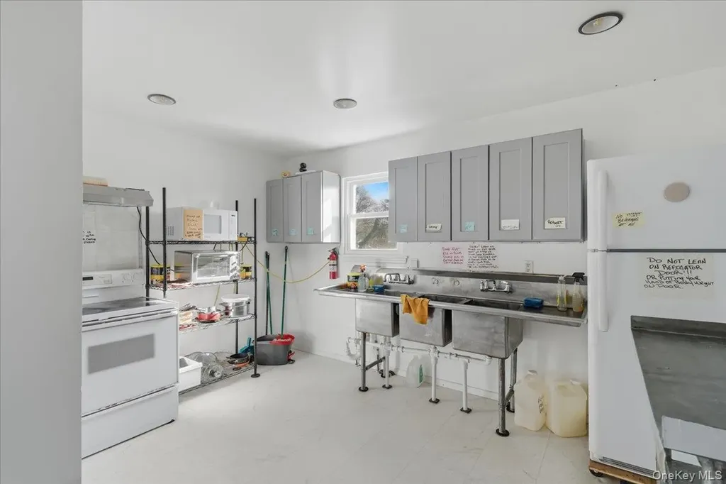 56 Park Lane Medford NY 11763