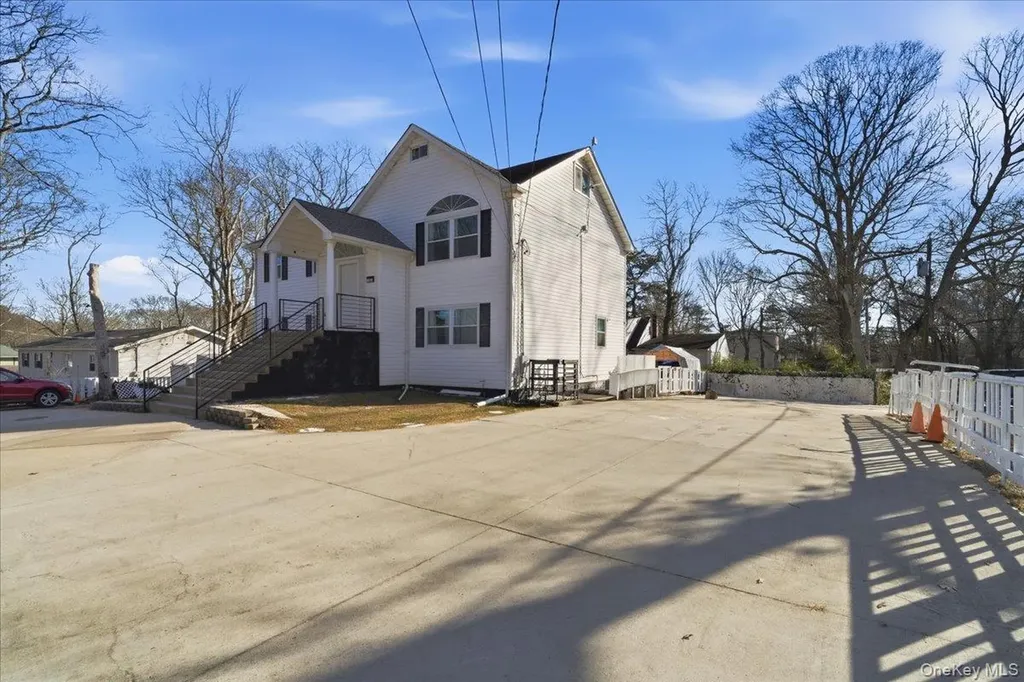 56 Park Lane Medford NY 11763