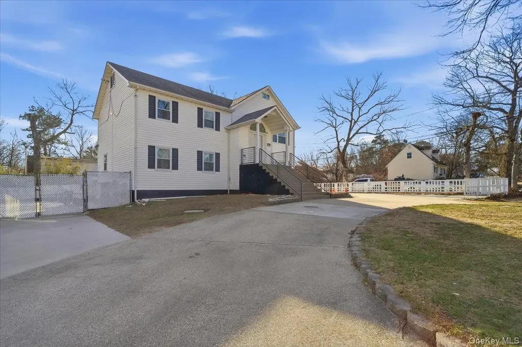 56 Park Lane Medford NY 11763