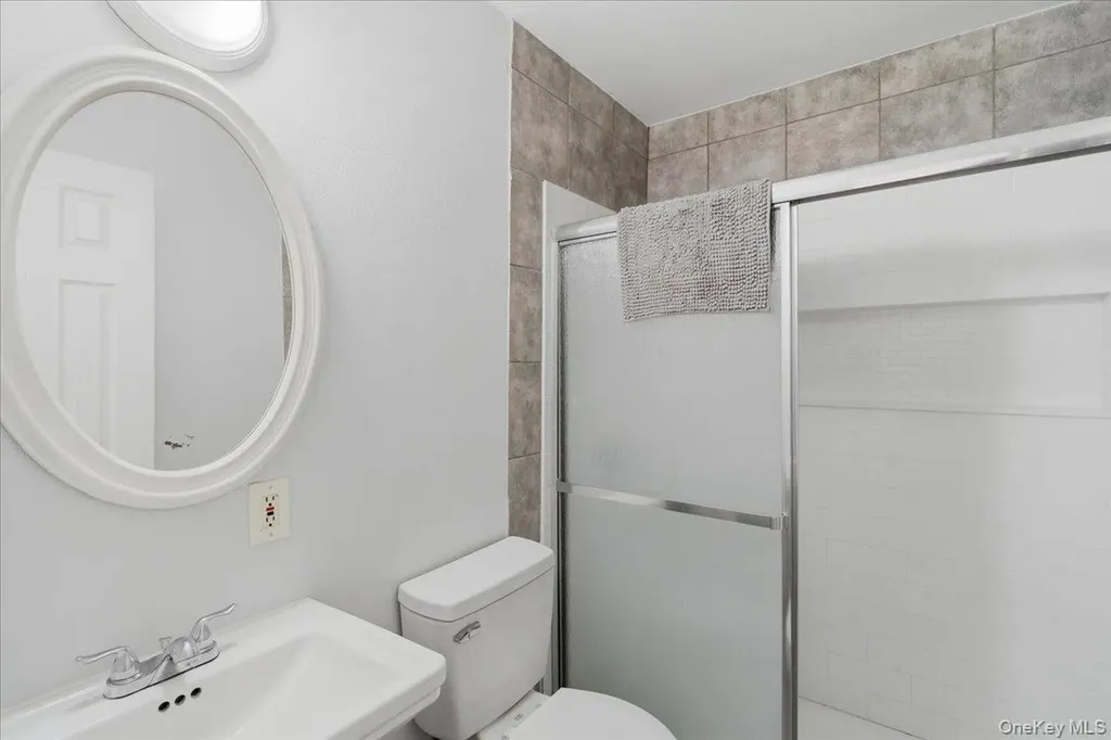 56 Park Lane Medford NY 11763