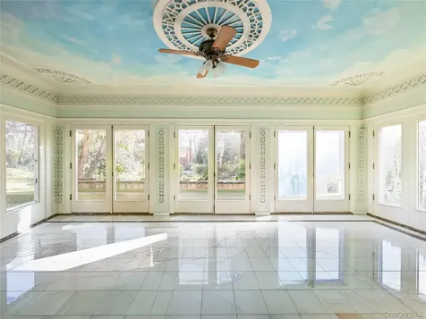 64 Plandome Court Manhasset NY 11030