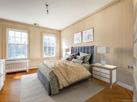 64 Plandome Court Manhasset NY 11030