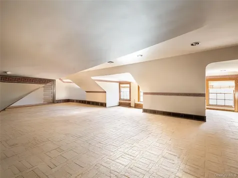 64 Plandome Court Manhasset NY 11030