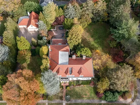 64 Plandome Court Manhasset NY 11030