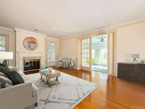 64 Plandome Court Manhasset NY 11030