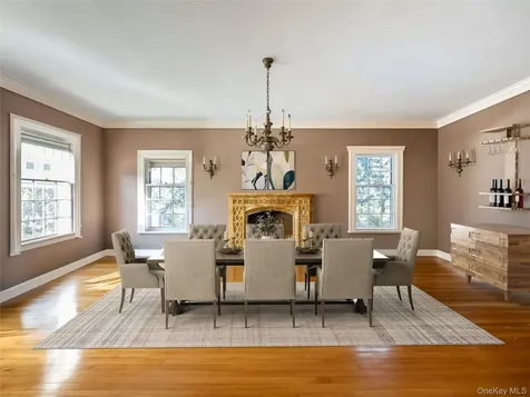64 Plandome Court Manhasset NY 11030