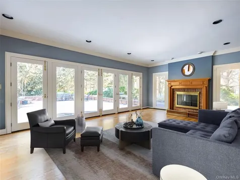 64 Plandome Court Manhasset NY 11030