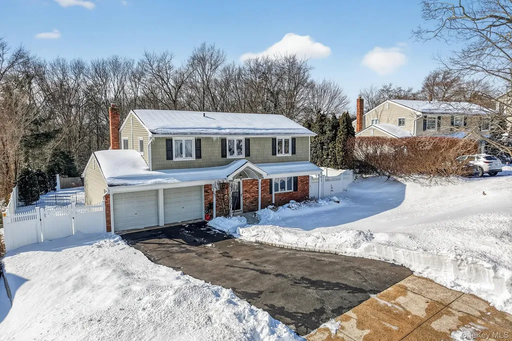 18 Hill Lane Smithtown NY 11787