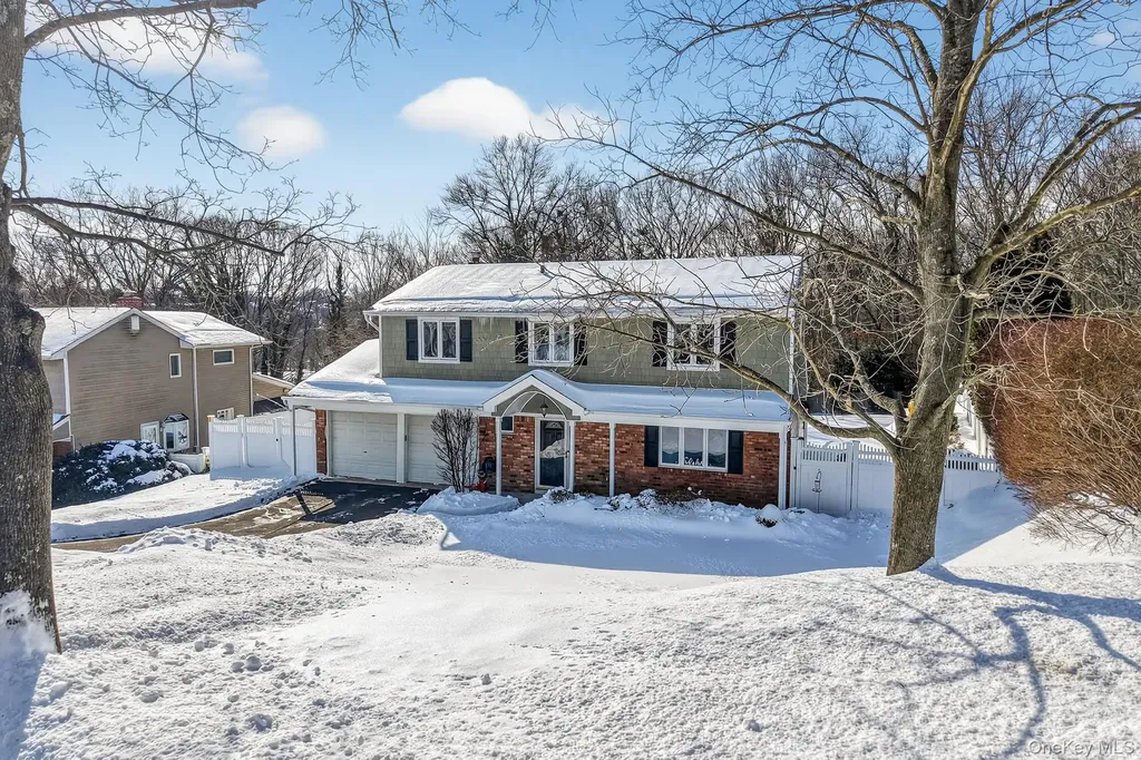 18 Hill Lane Smithtown NY 11787