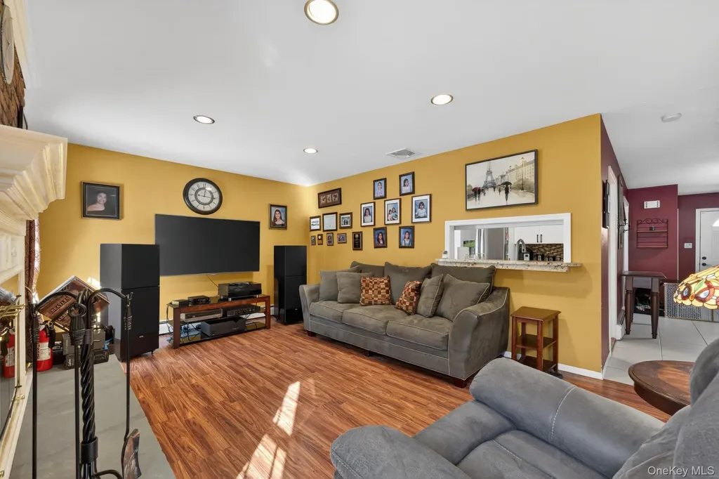18 Hill Lane Smithtown NY 11787