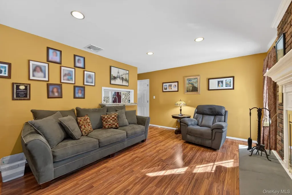 18 Hill Lane Smithtown NY 11787