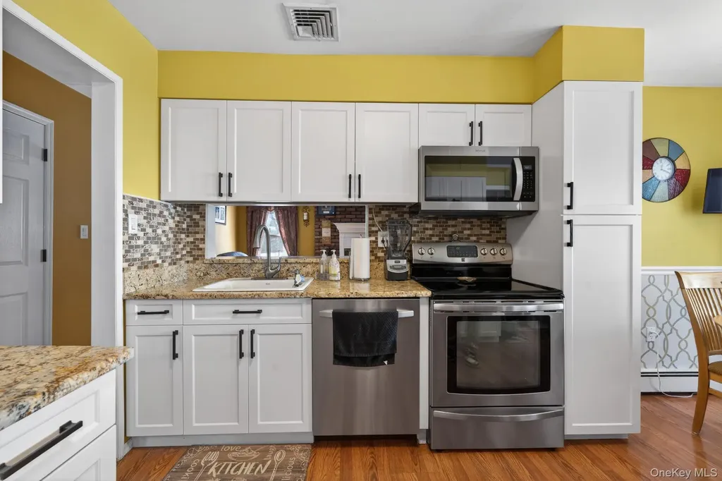 18 Hill Lane Smithtown NY 11787