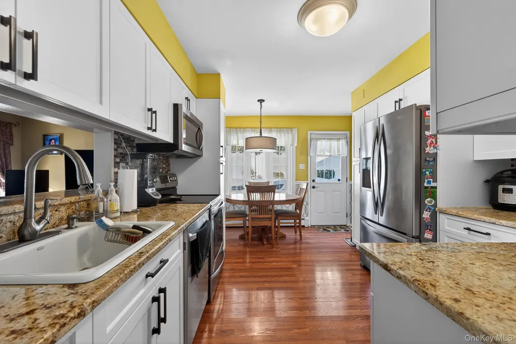 18 Hill Lane Smithtown NY 11787