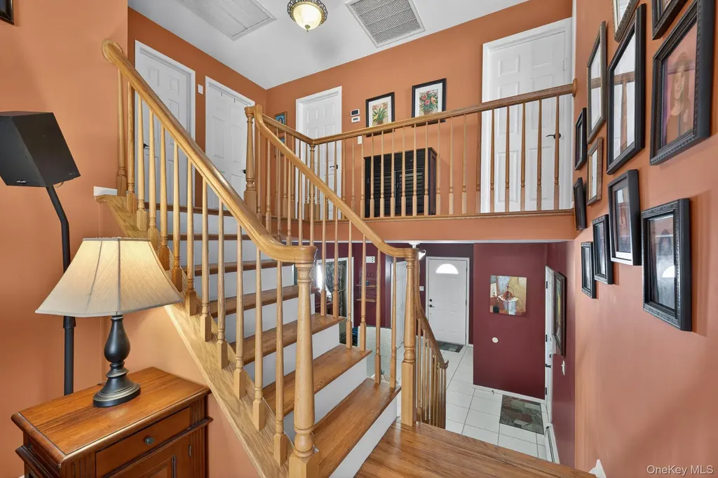 18 Hill Lane Smithtown NY 11787
