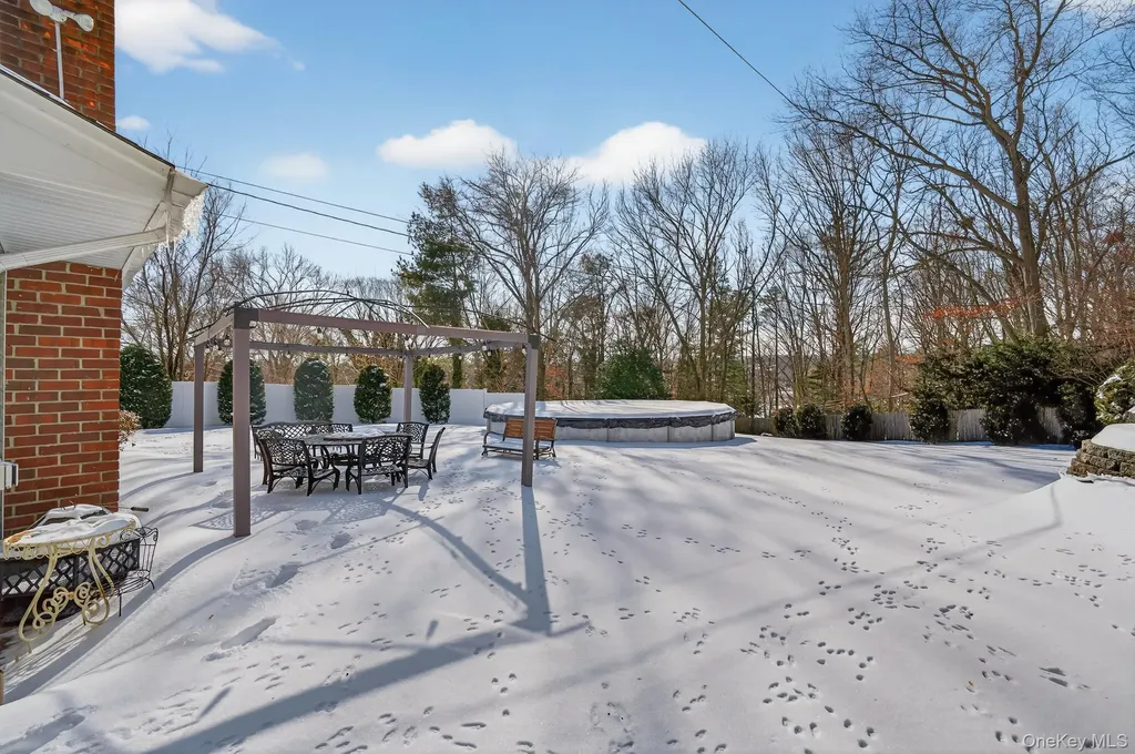 18 Hill Lane Smithtown NY 11787