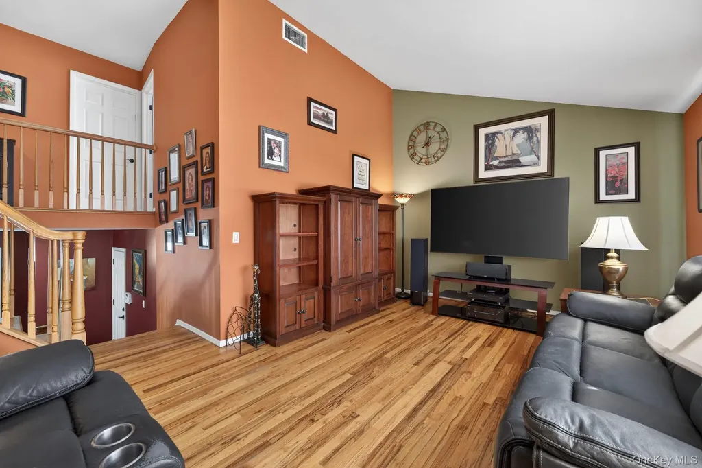 18 Hill Lane Smithtown NY 11787