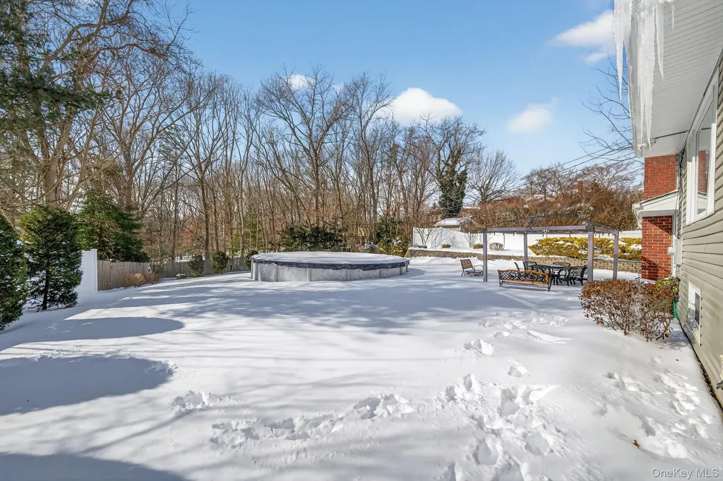 18 Hill Lane Smithtown NY 11787
