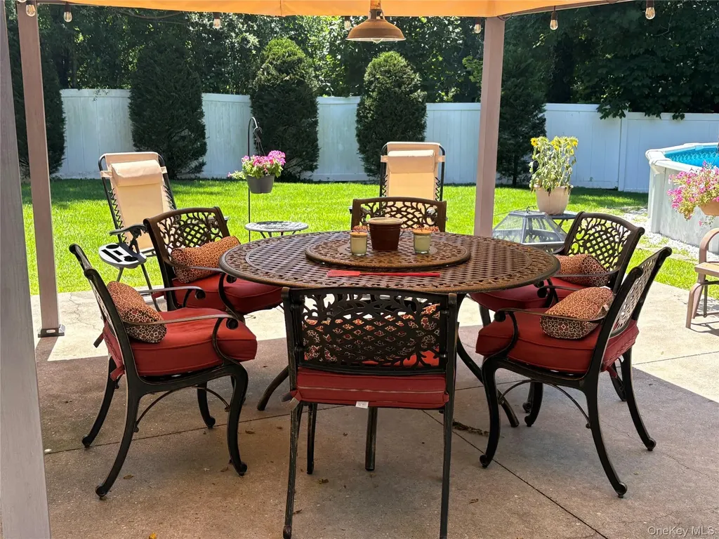 18 Hill Lane Smithtown NY 11787