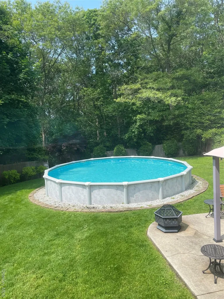 18 Hill Lane Smithtown NY 11787