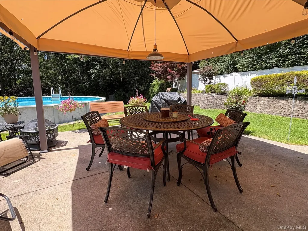 18 Hill Lane Smithtown NY 11787