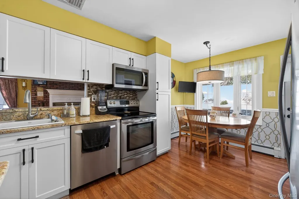 18 Hill Lane Smithtown NY 11787