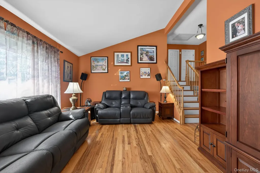 18 Hill Lane Smithtown NY 11787
