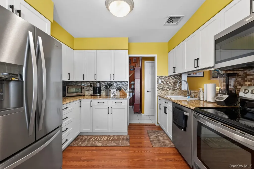 18 Hill Lane Smithtown NY 11787