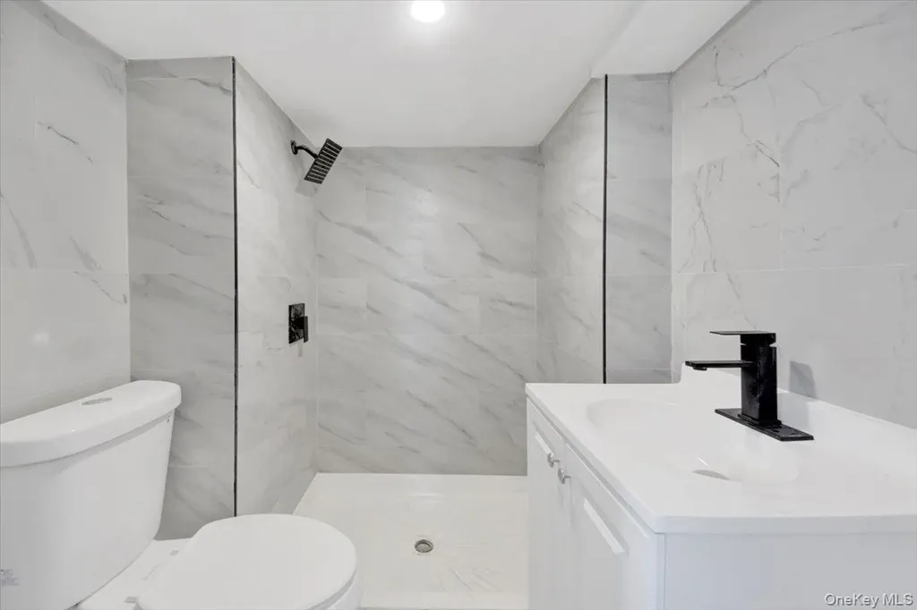 216 Pugsley Avenue Bronx NY 10473