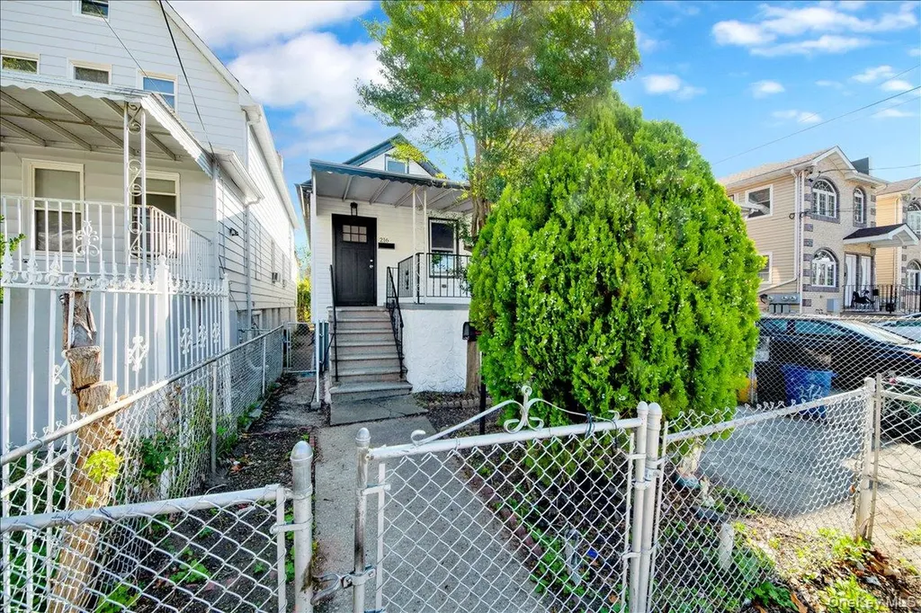 216 Pugsley Avenue Bronx NY 10473