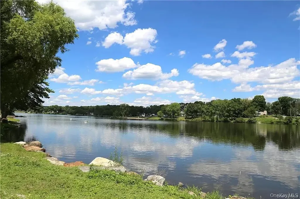 12 Mamanasco Road Carmel NY 10512