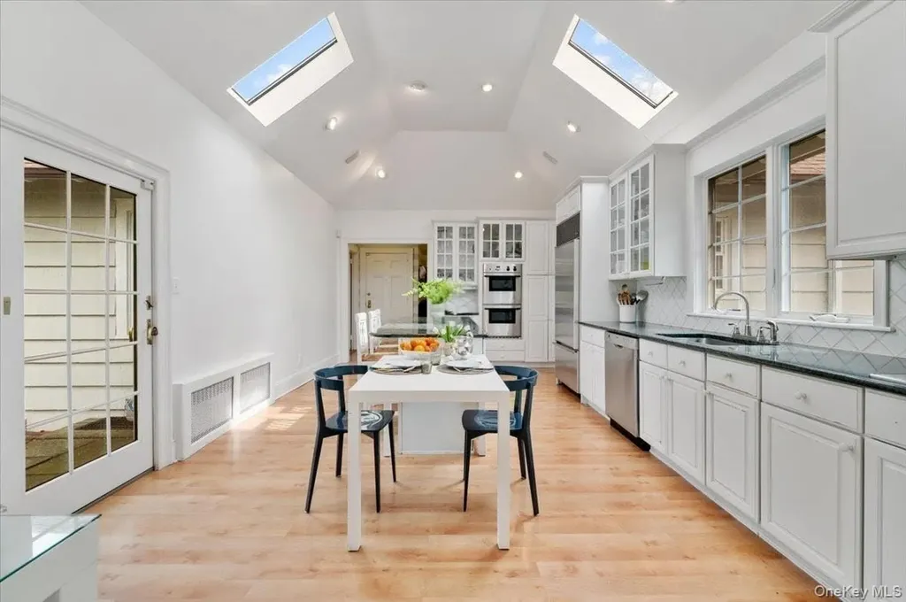 100 Ocean Avenue Lawrence NY 11559