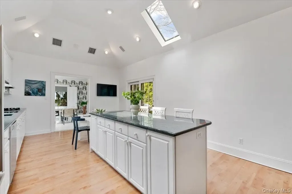 100 Ocean Avenue Lawrence NY 11559