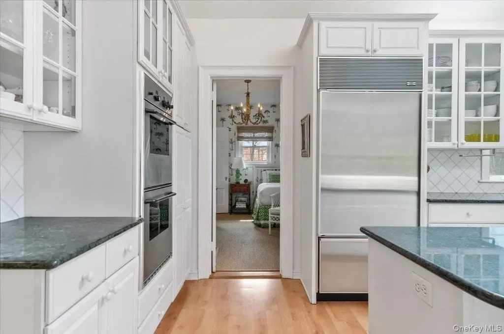 100 Ocean Avenue Lawrence NY 11559