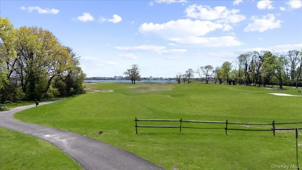 100 Ocean Avenue Lawrence NY 11559