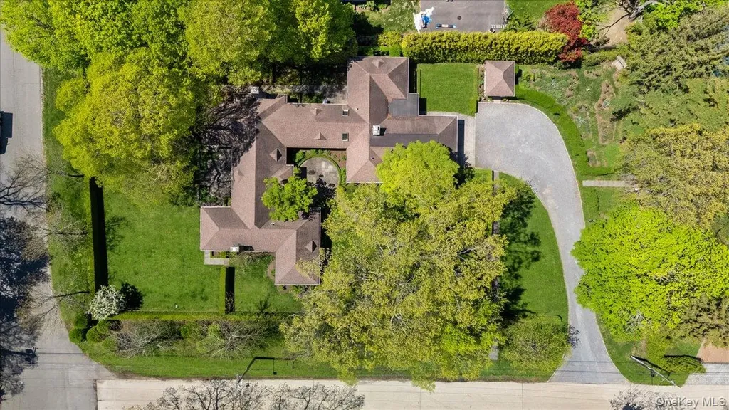 100 Ocean Avenue Lawrence NY 11559