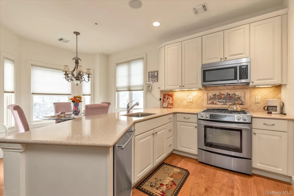 568 Pacing Way Westbury NY 11590