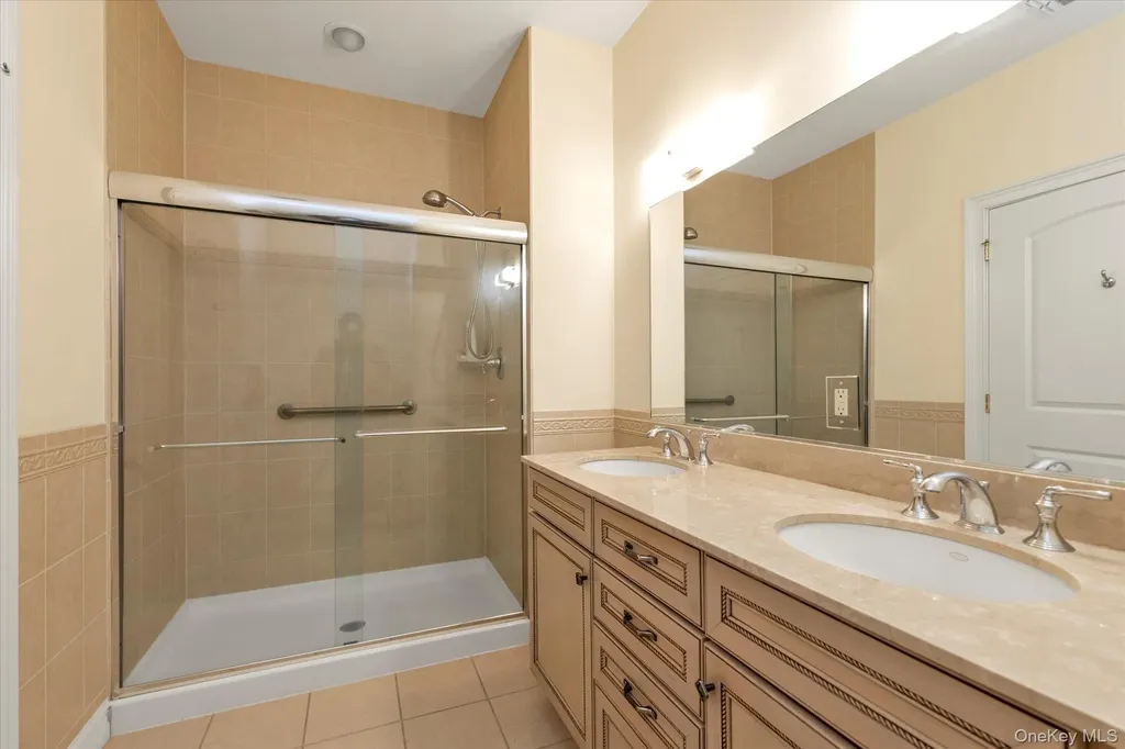 568 Pacing Way Westbury NY 11590