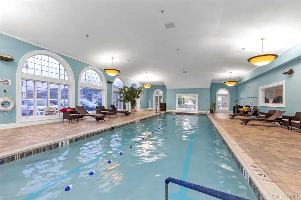 568 Pacing Way Westbury NY 11590
